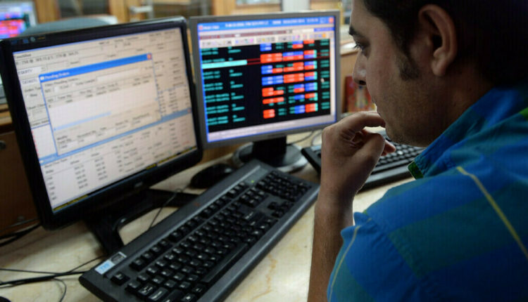 Indian shares inch up as metals rise; Fed mins awaited