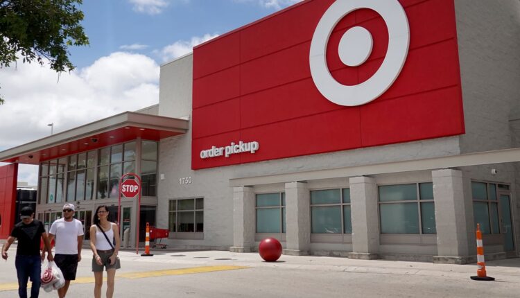 Target ekes out moderate increase in holiday-quarter income, but warns of continued slowdown